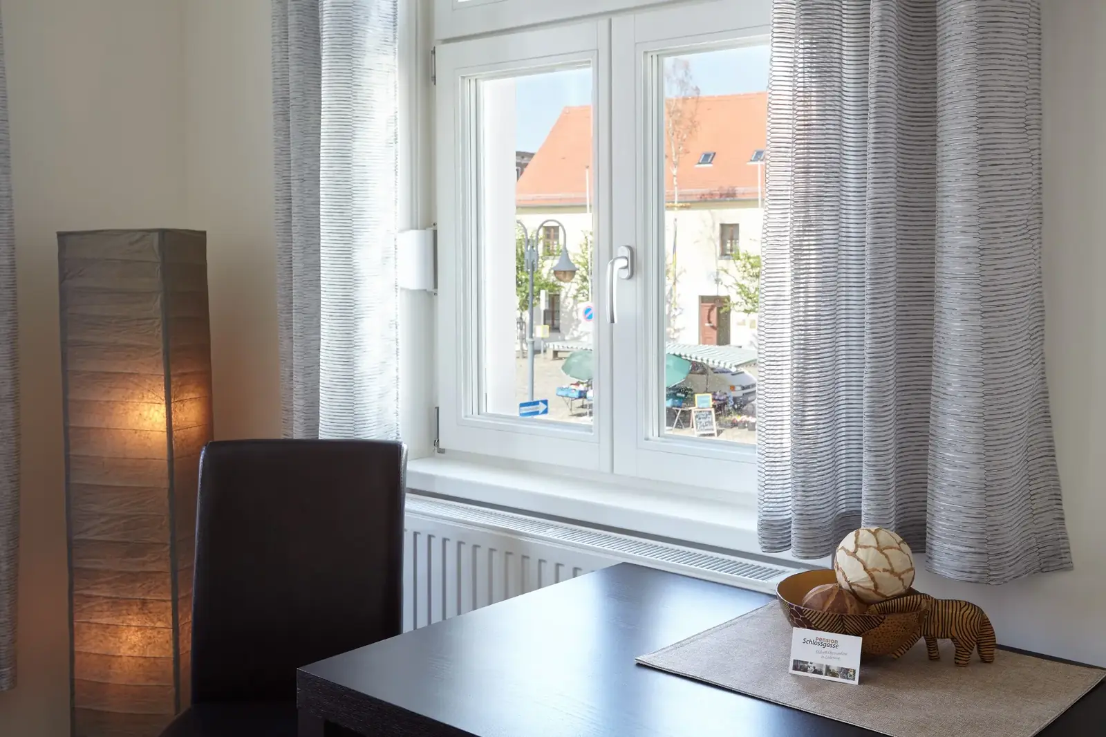 Sitzecke am Fenster mit Blick auf Lieberose